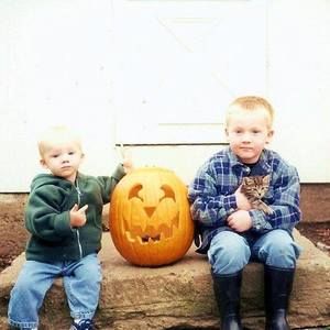 Meet your Posher, Lora